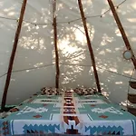 Tee-pee U Honzika Zbecno