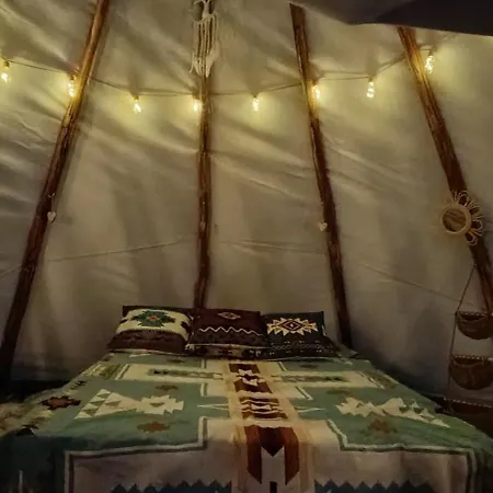 Tee-pee U Honzíka Zbecno