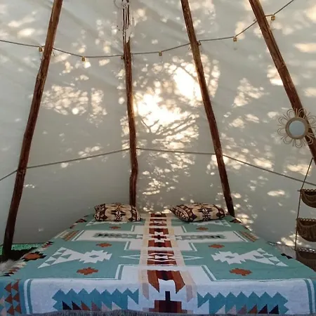 Tee-pee U Honzika Zbecno