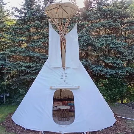 Роскошный шатер Tee-pee U Honzika Zbecno