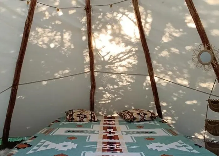 Tee-pee U Honzika Zbecno